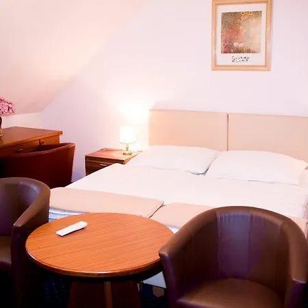 Alter Telegraf Otel 3*